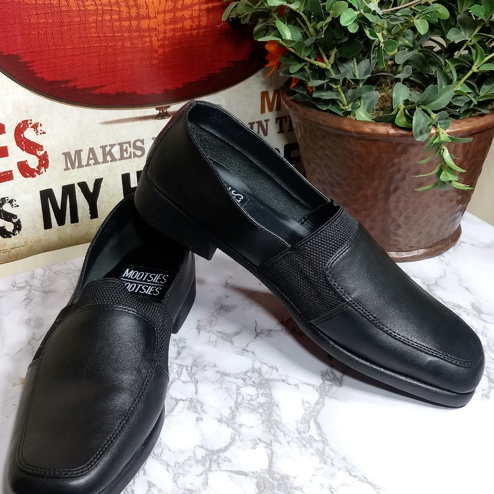 Shoes - Picture 2 of 4